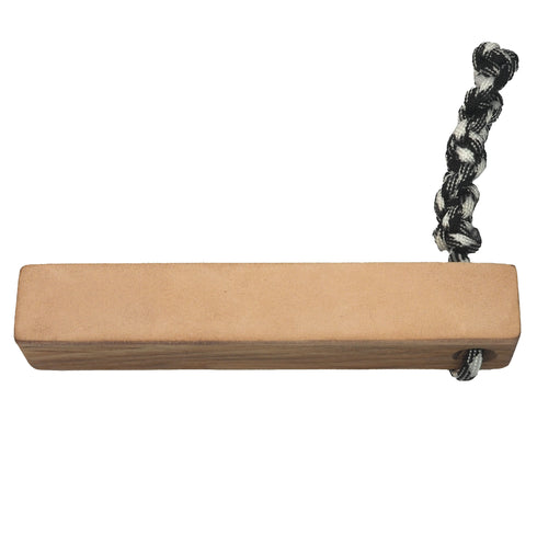 Todos los días transportan una corbata de cuero de piel de vaca con paracord